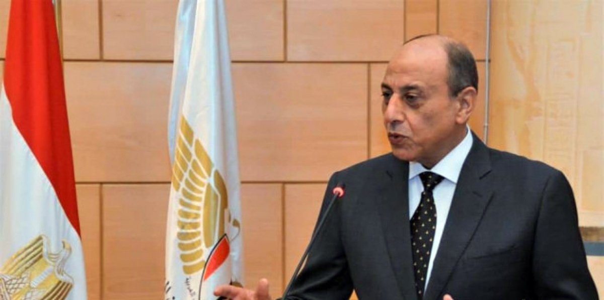 وزير الطيران المدني يلتقي قيادات ورؤساء الإدارات ومديري العموم بديوان عام الوزارة