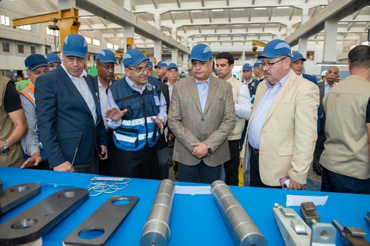 "وزير الدولة للإنتاج الحربي" يتفقد "حلوان لمحركات الديزل" 