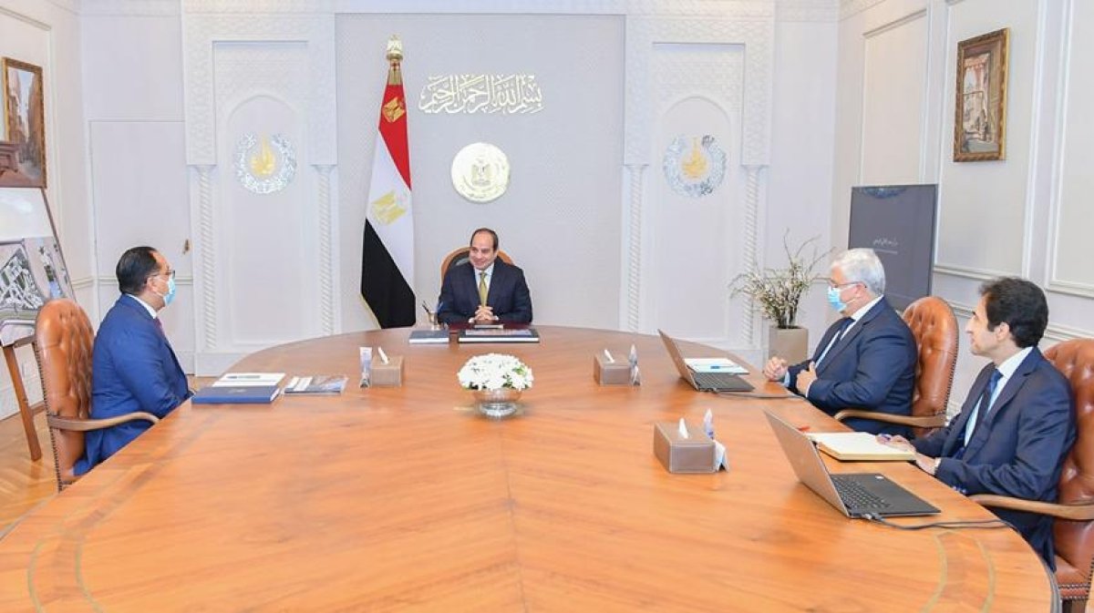 الرئيس السيسي يجتمع برئيس مجلس الوزراء ووزير التعليم العالي والبحث العلمي