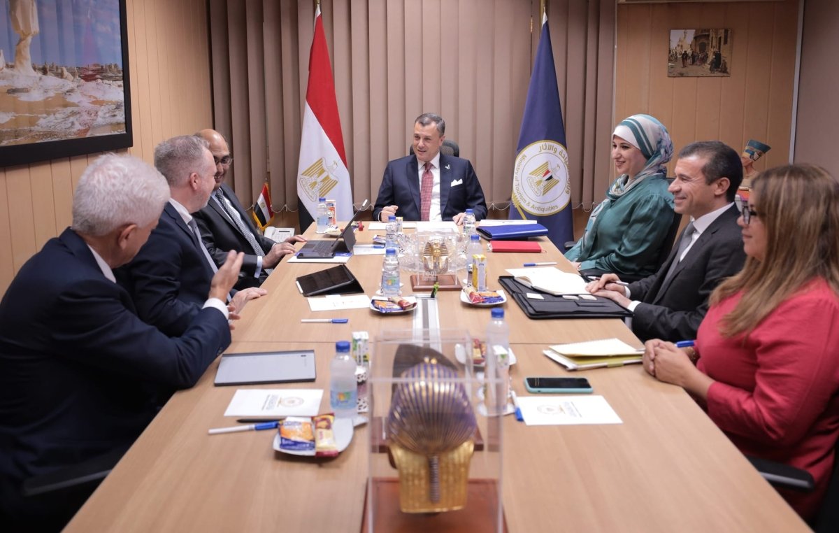 وزير الآثار يجتمع مع الرئيس التنفيذي ومستشار بورصة برلين السياحية