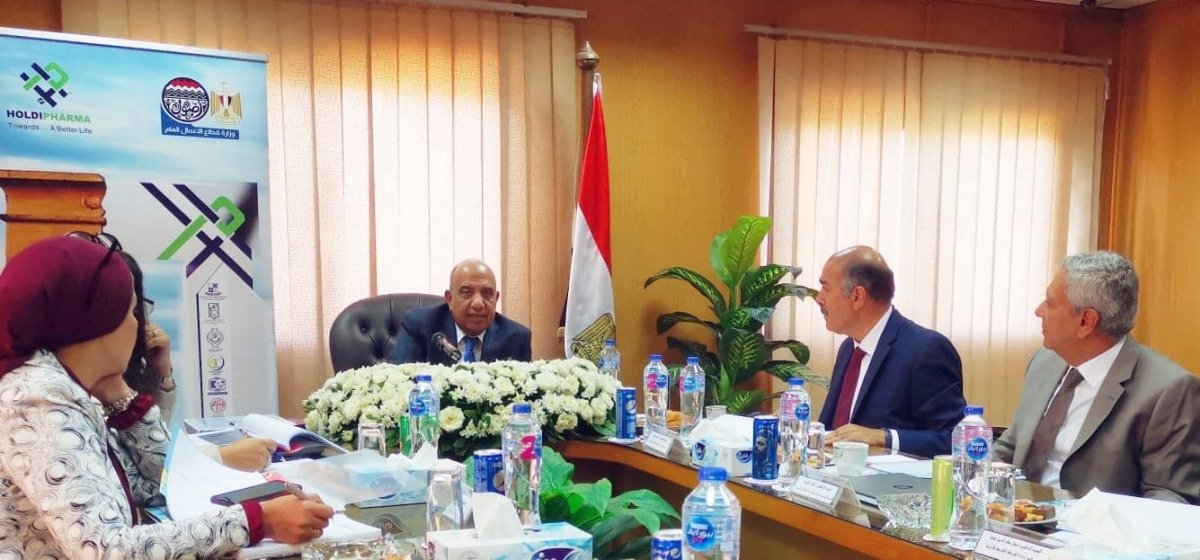 وزير قطاع الأعمال العام يتفقد "القابضة للأدوية" ويجتمع بمجلس إدارة الشركة