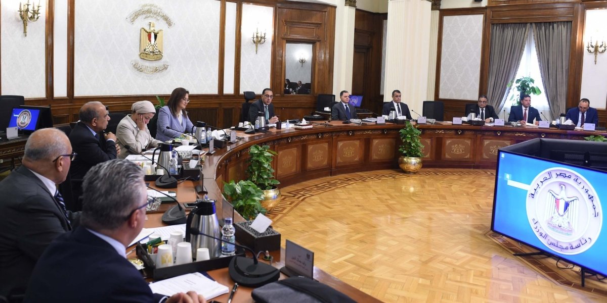 رئيس الوزراء يترأس الاجتماع الأول لـ "اللجنة العليا لصناعة السيارات"
