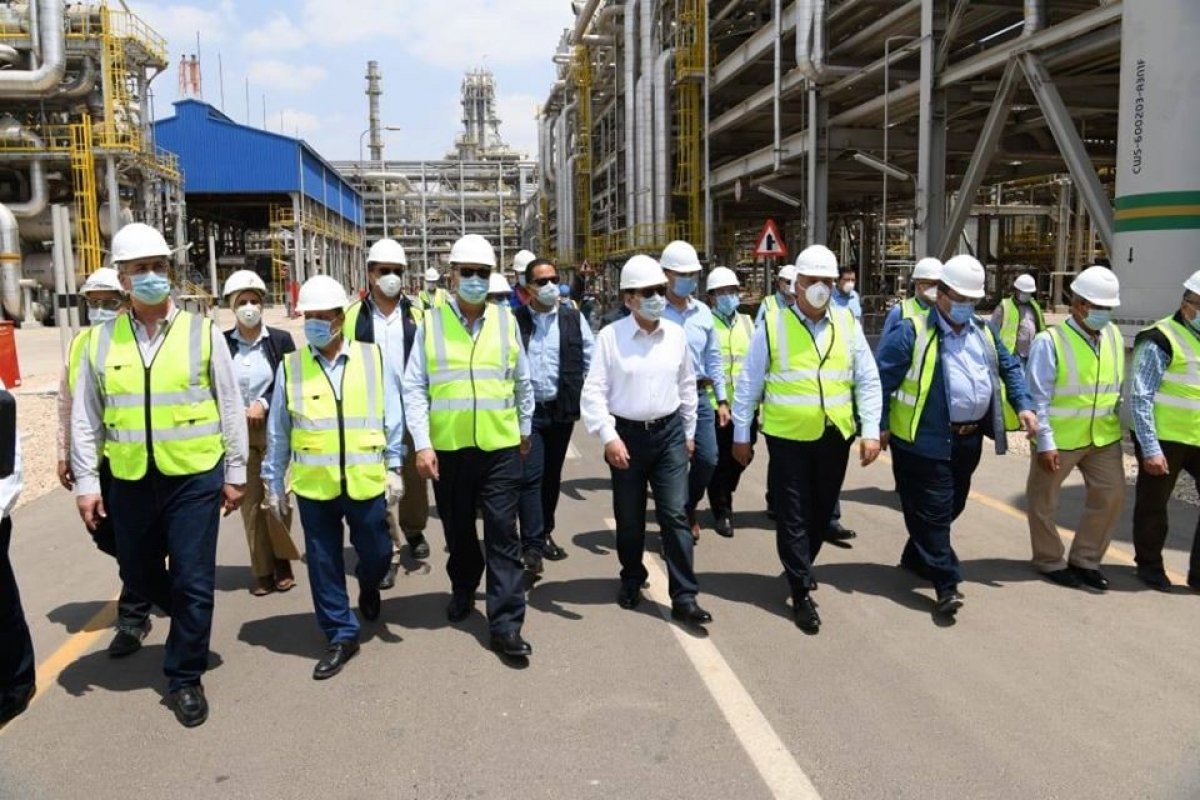 وزير البترول يتفقد مجمع المصرية للتكرير بمسطرد