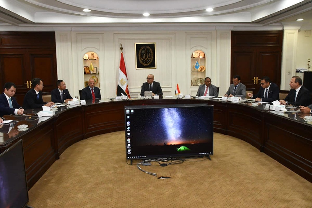 وزير الإسكان يلتقى نائب رئيس الشركة الصينية العامة للهندسة المعمارية