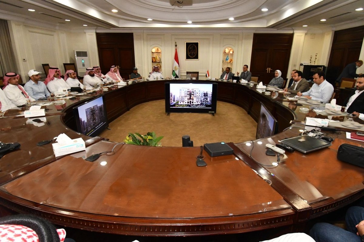 مسئولو "الإسكان" يلتقون وفدا سعوديا لعرض التجربة المصرية فى تطوير المناطق العشوائية غير الآمنة 