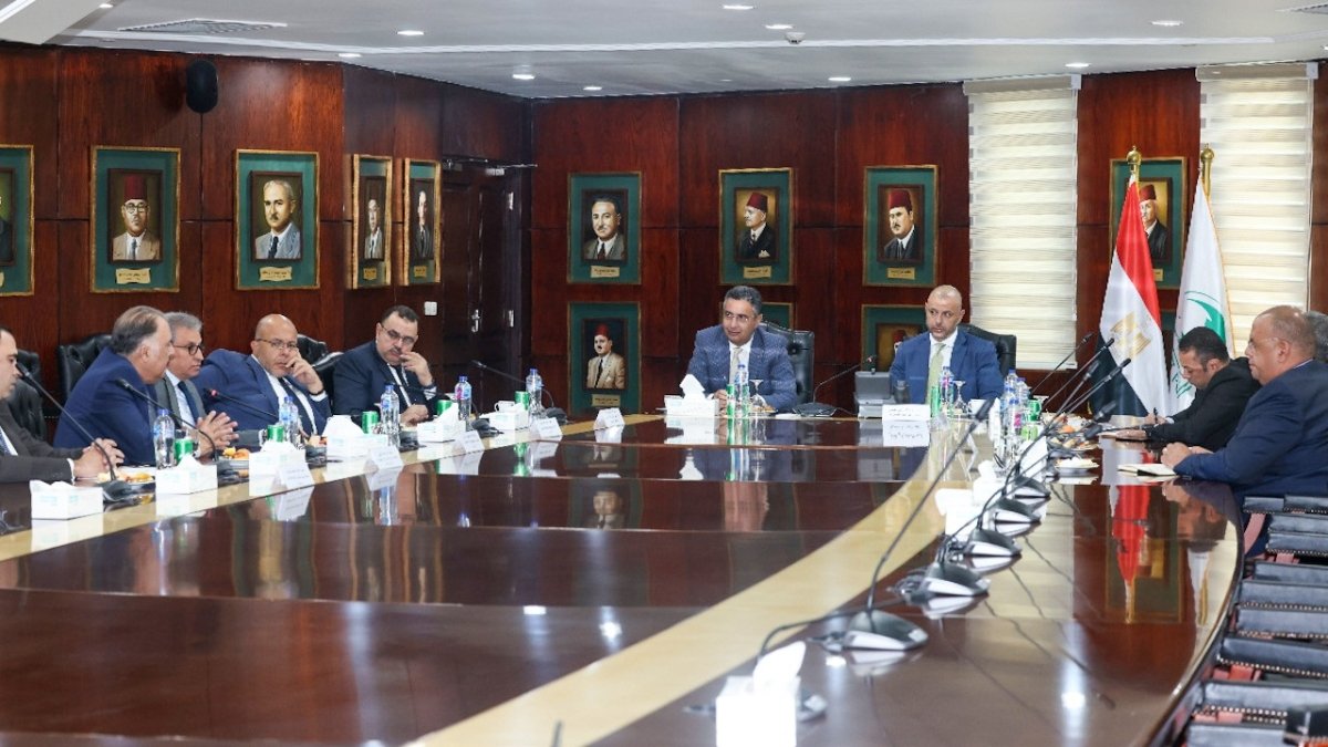 رئيس البريد يبحث مع رئيس البورصة زيادة فرص التعاون المشترك