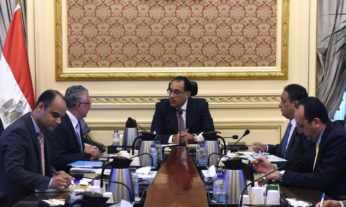 رئيس الوزراء يلتقي رئيس مجلس إدارة الهيئة العامة للمنطقة الاقتصادية لقناة السويس
