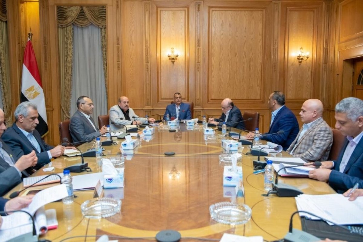 "وزير الدولة للإنتاج الحربي" يتابع الموقف التنفيذي لعدد من المشروعات الجاري تنفيذها