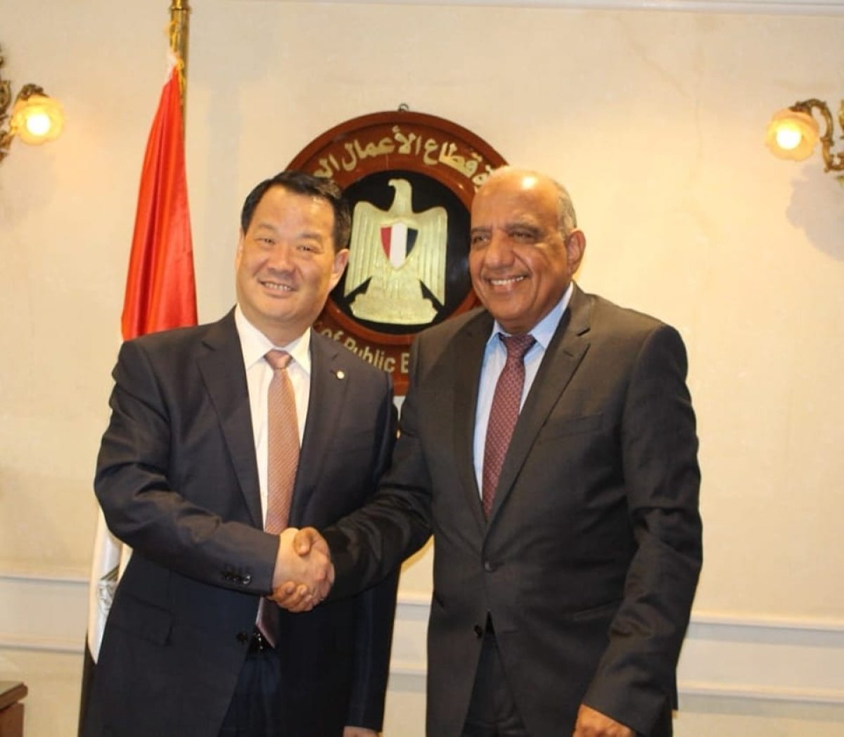 وزير قطاع الأعمال يبحث مع مجموعة "CNBM" الصينية فرص التعاون المشترك