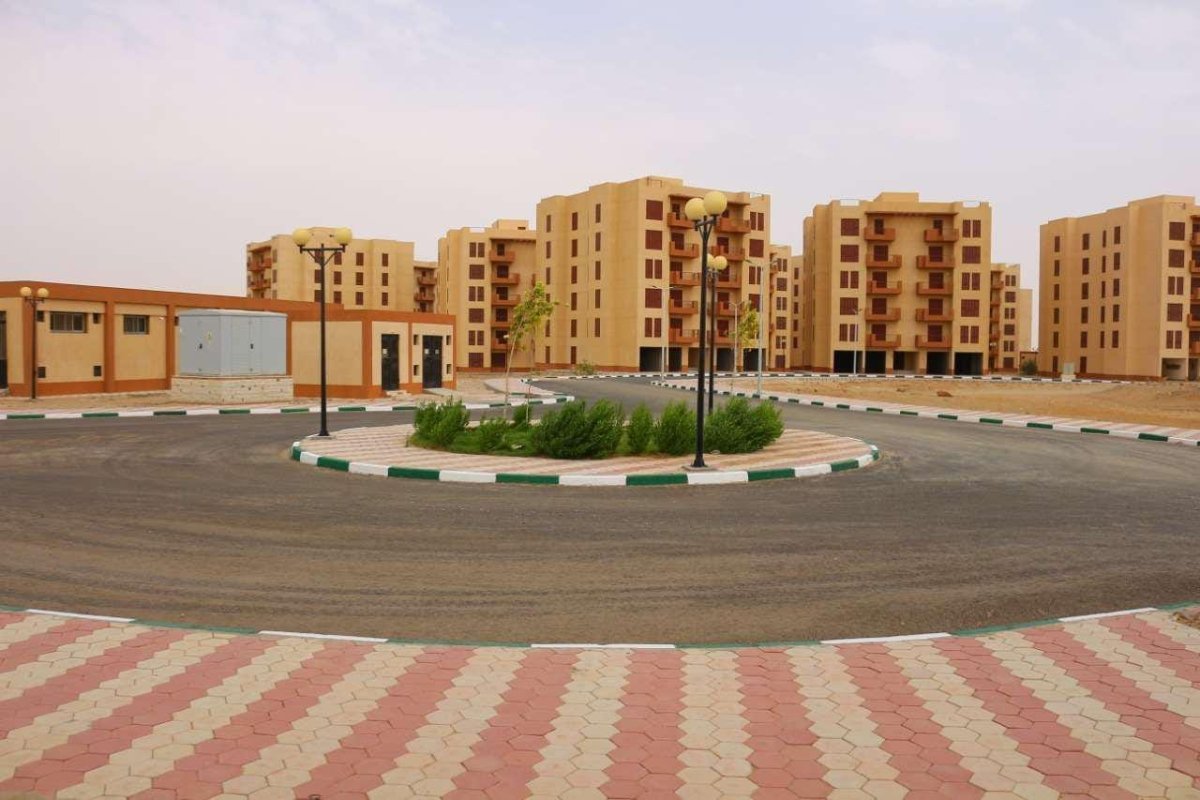 وزير الإسكان: تنفيذ 1136 وحدة سكنية بمشروعى إمتداد الحى الثانى بمدينة العبور ودرة الوادى بمحافظة الوادي الجديد