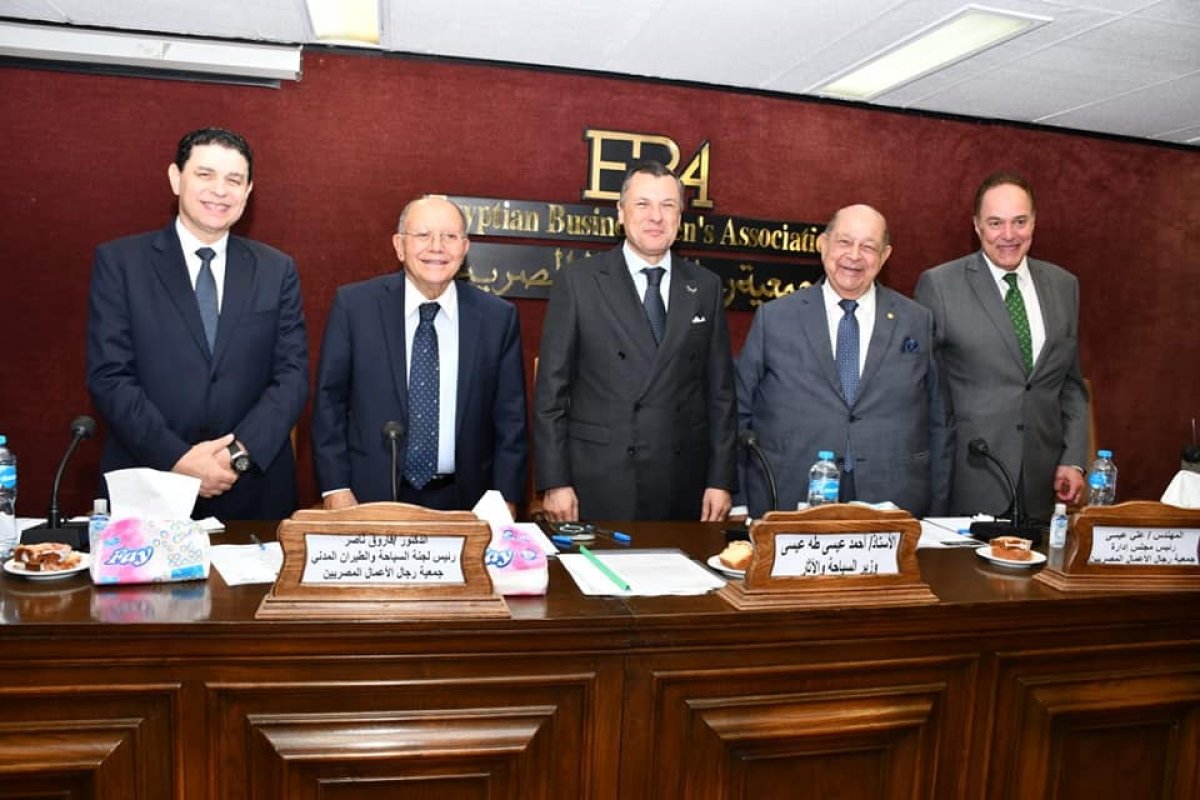 وزير السياحة والآثار يلتقي مع أعضاء جمعية رجال الأعمال المصريين