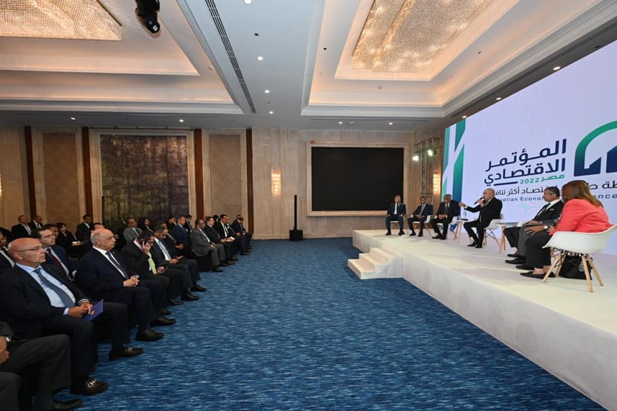 وزير الإسكان: التوسع فى إنشاء المجتمعات العمرانية الجديدة هو  بالأساس خطة اقتصادية.. وليست خطة للبناء