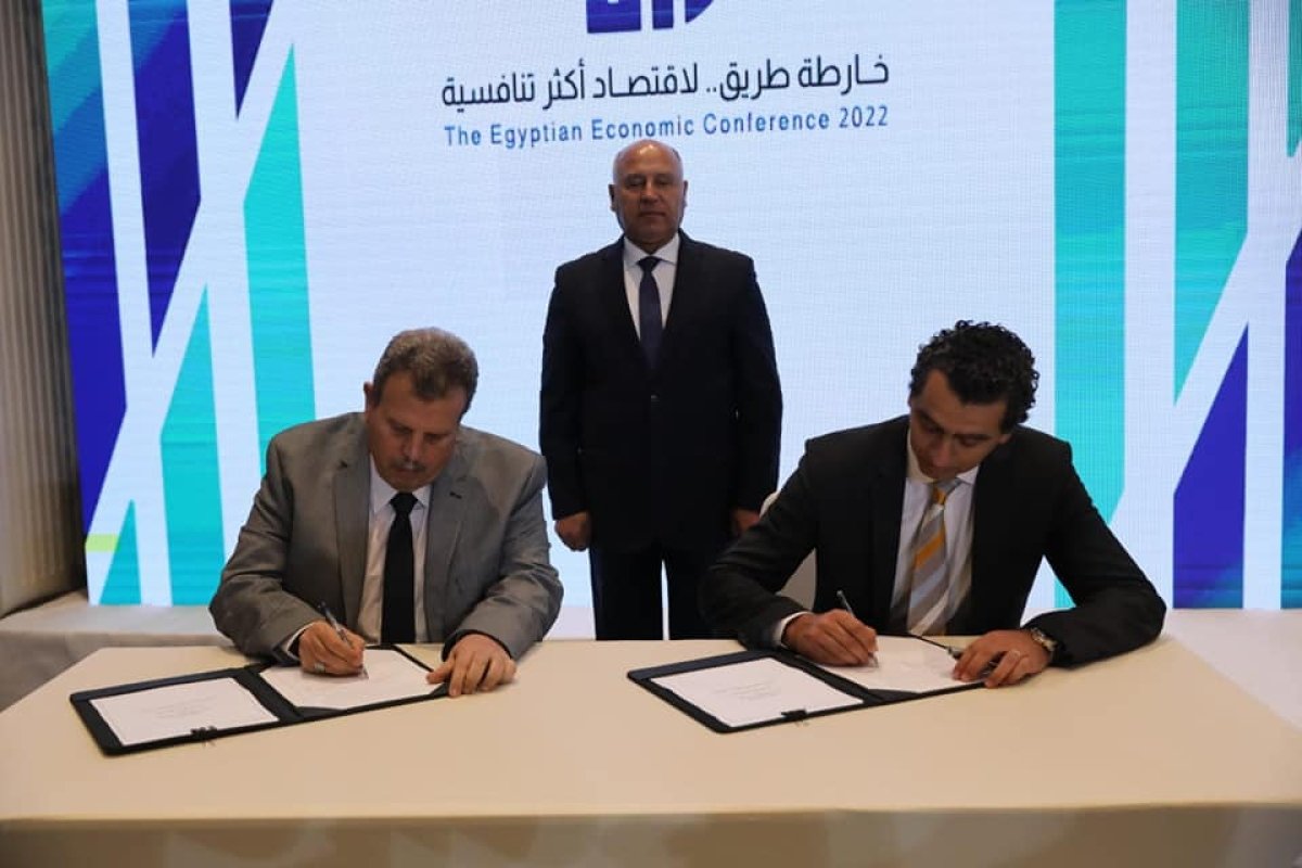 وزير النقل يشهد توقيع وثيقة الشروط الخاصة بعقد إدارة وتشغيل قطارات النوم