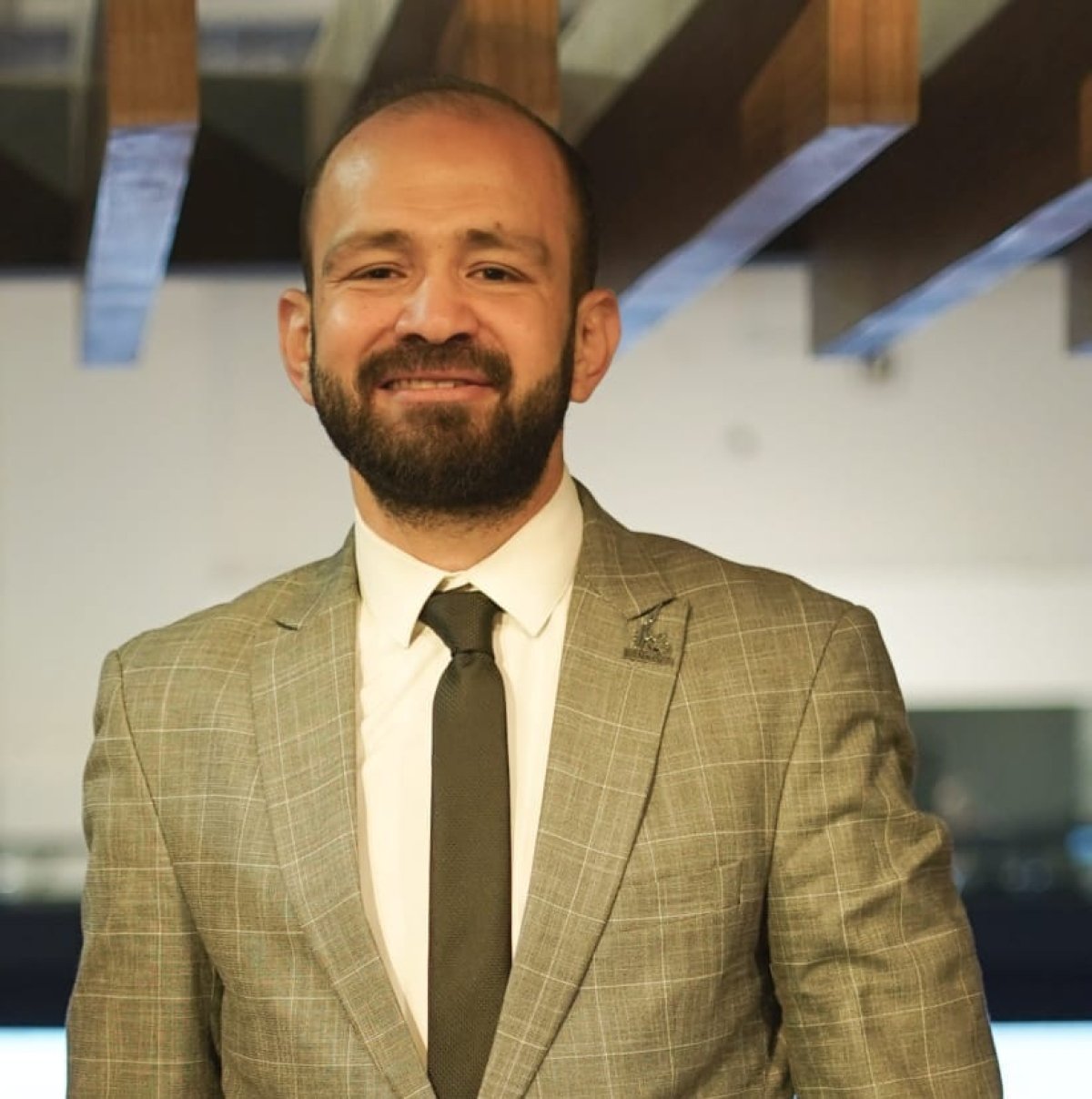 معتز شلبي: تكامل الخبرات العلمية والمهنية ضرورة لنجاح  مسئول القطاع التجاري بالشركات العقارية 