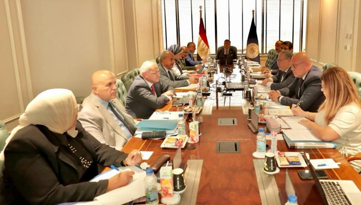 وزير السياحة والآثار يترأس اجتماع مجلس ادارة المجلس الأعلى للآثار