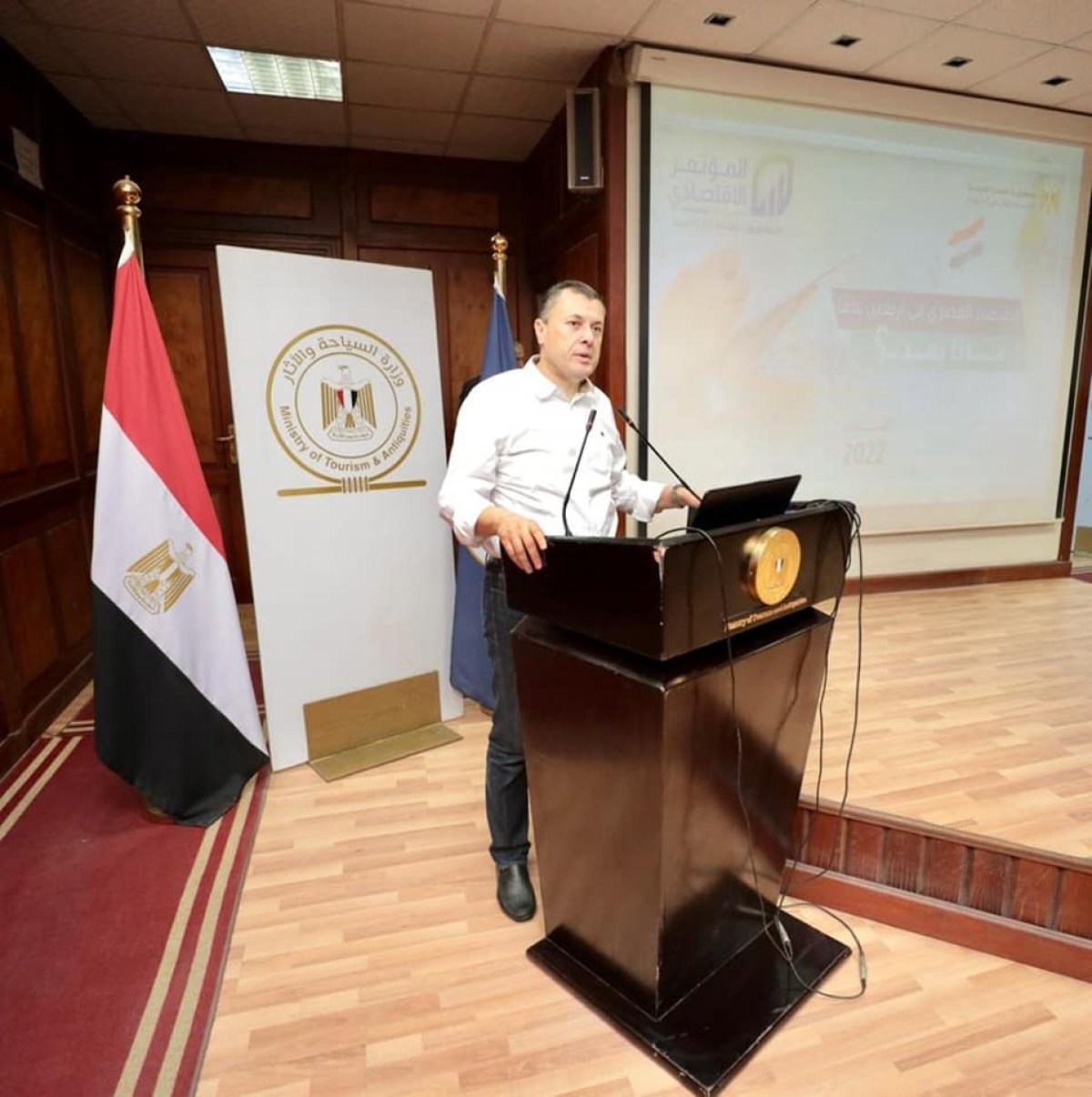 وزير السياحة والآثار يعقد الملتقى الأول للقيادات العليا والوسطى بالوزارة وهيئاتها التابعة