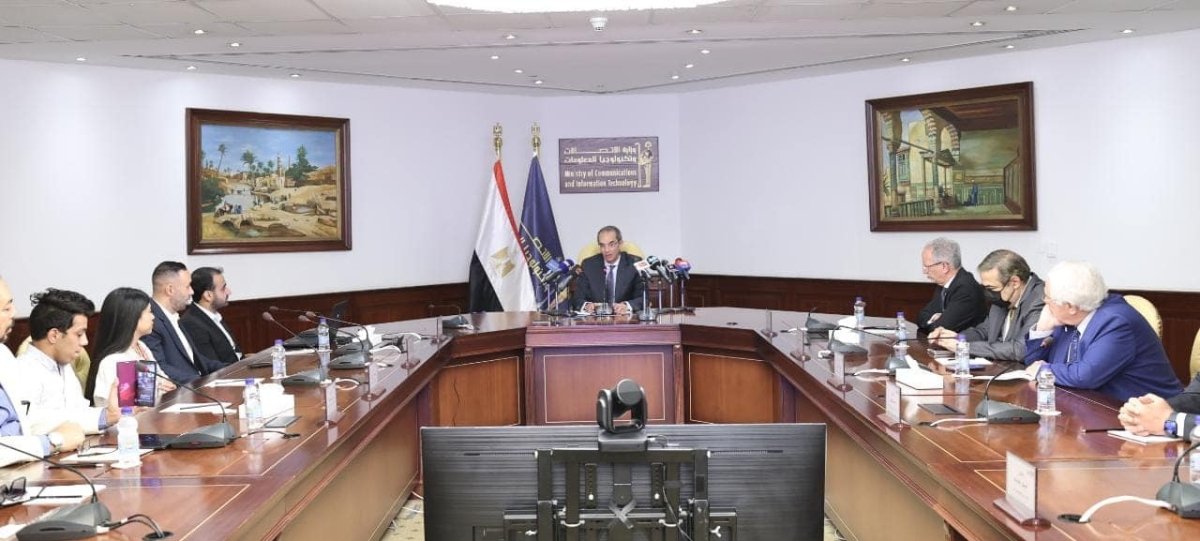 وزير الاتصالات  يلتقى مسؤولى شركة "مانى فيللوز" Money Fellows الناشئة المتخصصة فى التكنولوجيا المالية