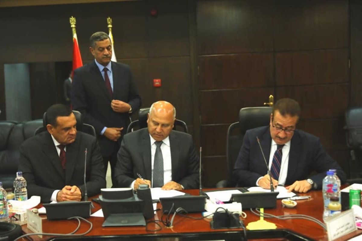 وزير النقل ومحافظ المنوفيه يوقعان بروتوكول تعاون لتطوير النقل البري والداخلي والدولي