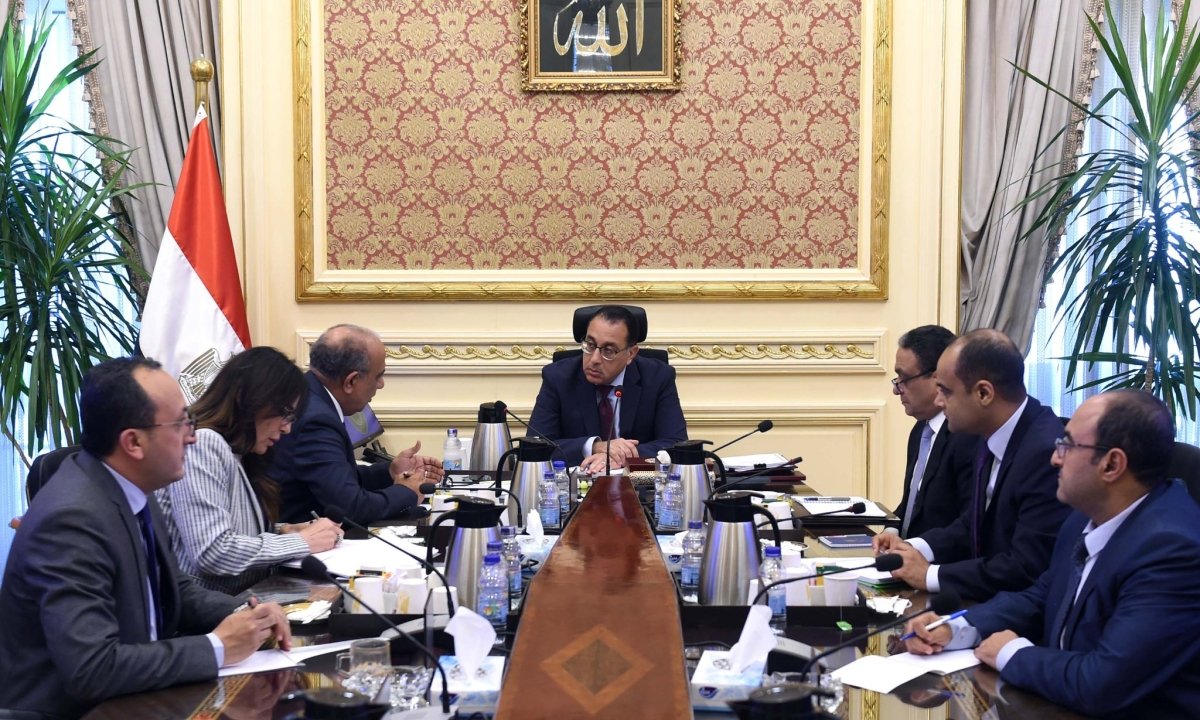 رئيس الوزراء يتابع مع وزير قطاع الأعمال العام عددا من ملفات عمل الوزارة