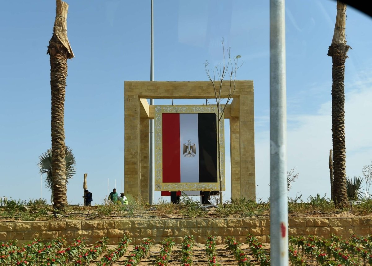 رئيس الوزراء يتابع أعمال تطوير ميدان السلام والمنطقة المحيطة