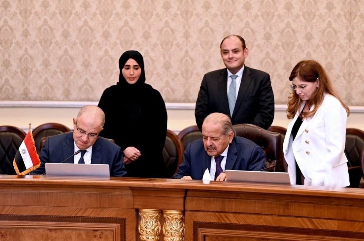 وزير التجارة والصناعة يلتقي وفد رابطة رجال الاعمال القطريين لاستعراض فرص التعاون الاستثماري بين البلدين