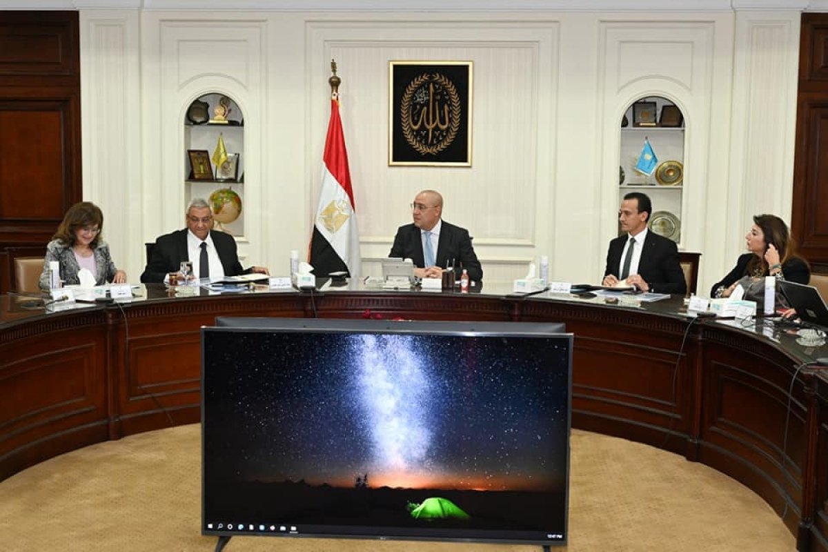 وزير الإسكان يستعرض المسودة النهائية لمشروع إعداد السياسة الحضرية الوطنية