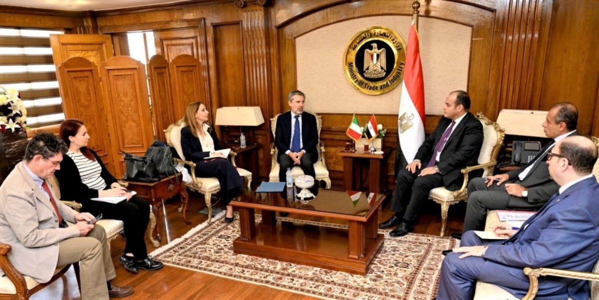 وزير التجارة والصناعة يبحث مع سفير إيطاليا بالقاهرة تنمية العلاقات بين البلدين 
