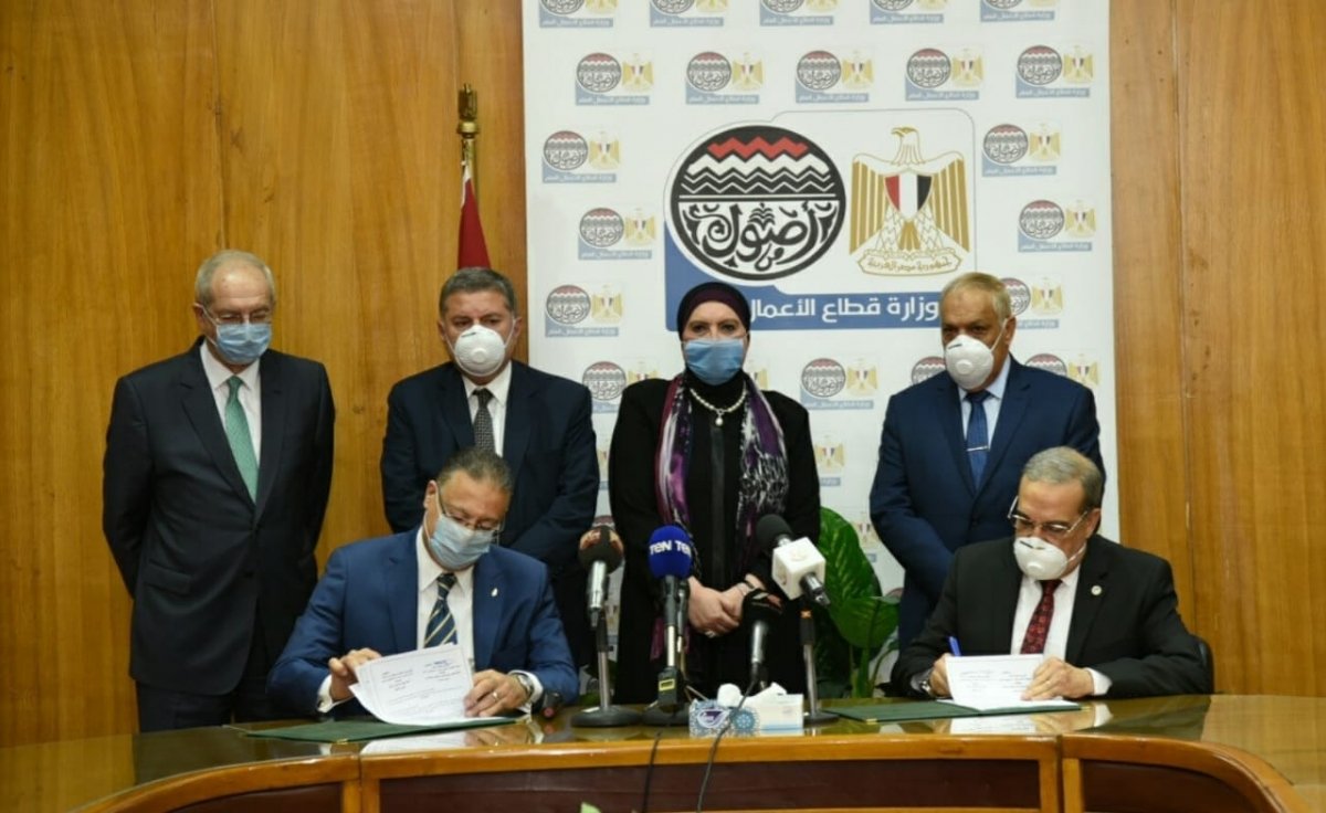 هشام توفيق والتراس يشهدان توقيع مذكرة تفاهم لإنشاء مصنعين لإنتاج إطارات المركبات