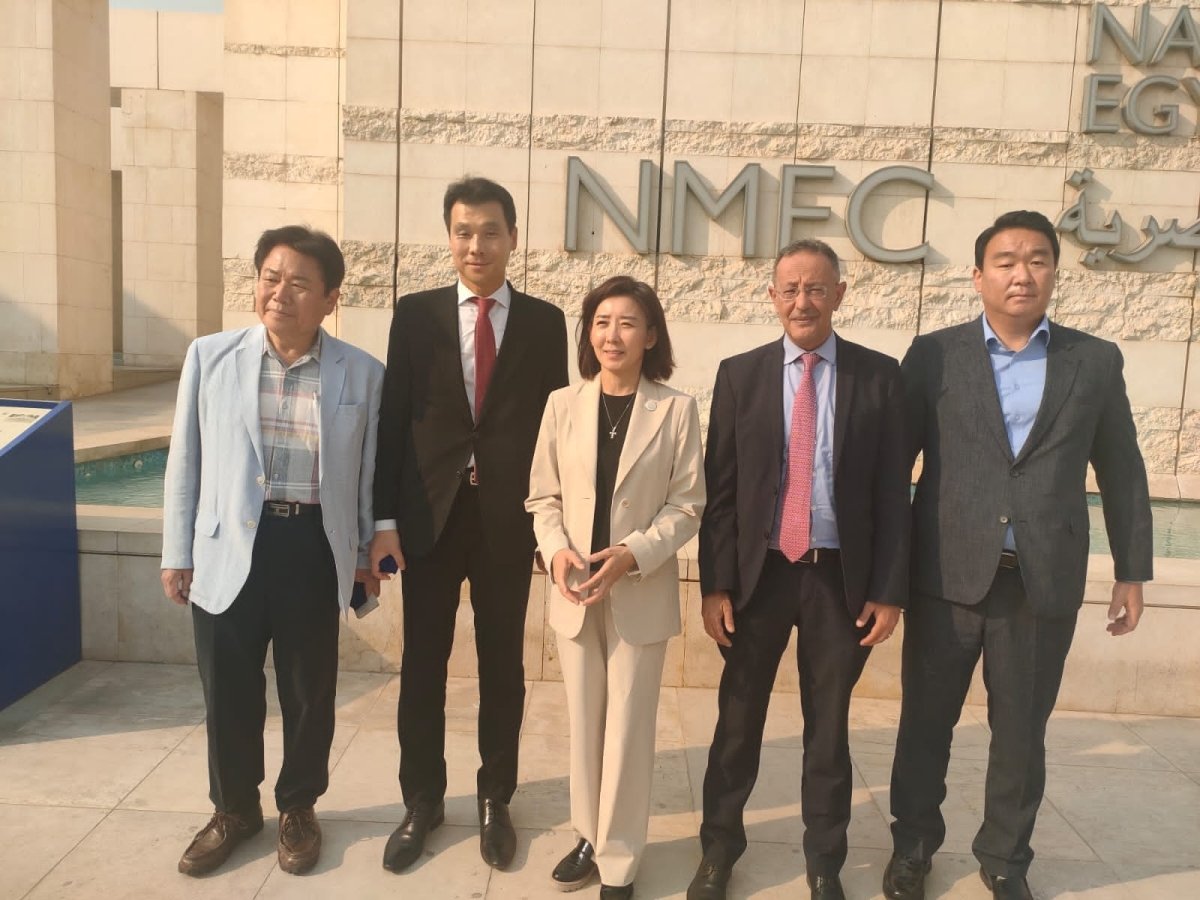 المتحف القومي للحضارة المصرية يستقبل المبعوث الخاص لرئيس الجمهورية الكورية 