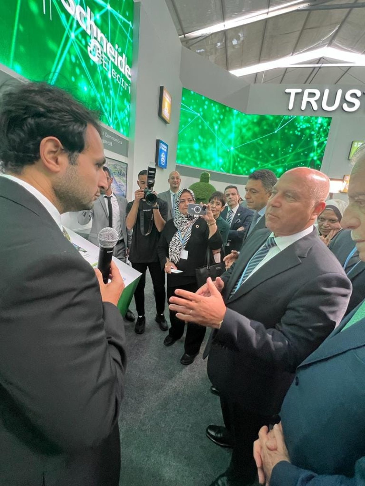 وزير النقل يفتتح مركز شنايدر اليكتريك للاستدامة والتحول الرقمي