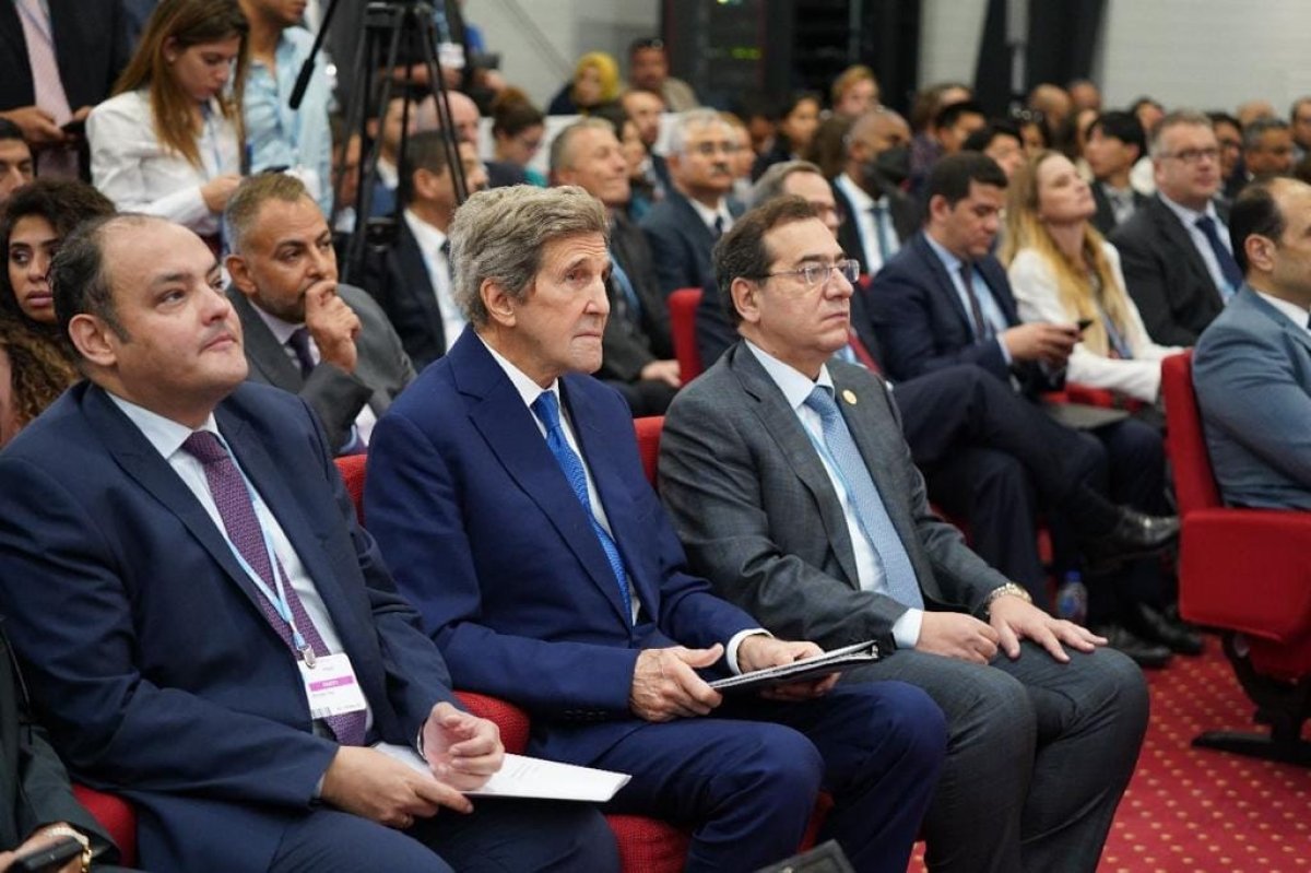 الملا وجون كيري يفتتحان فعاليات يوم إزالة الكربون في إطار قمة المناخ