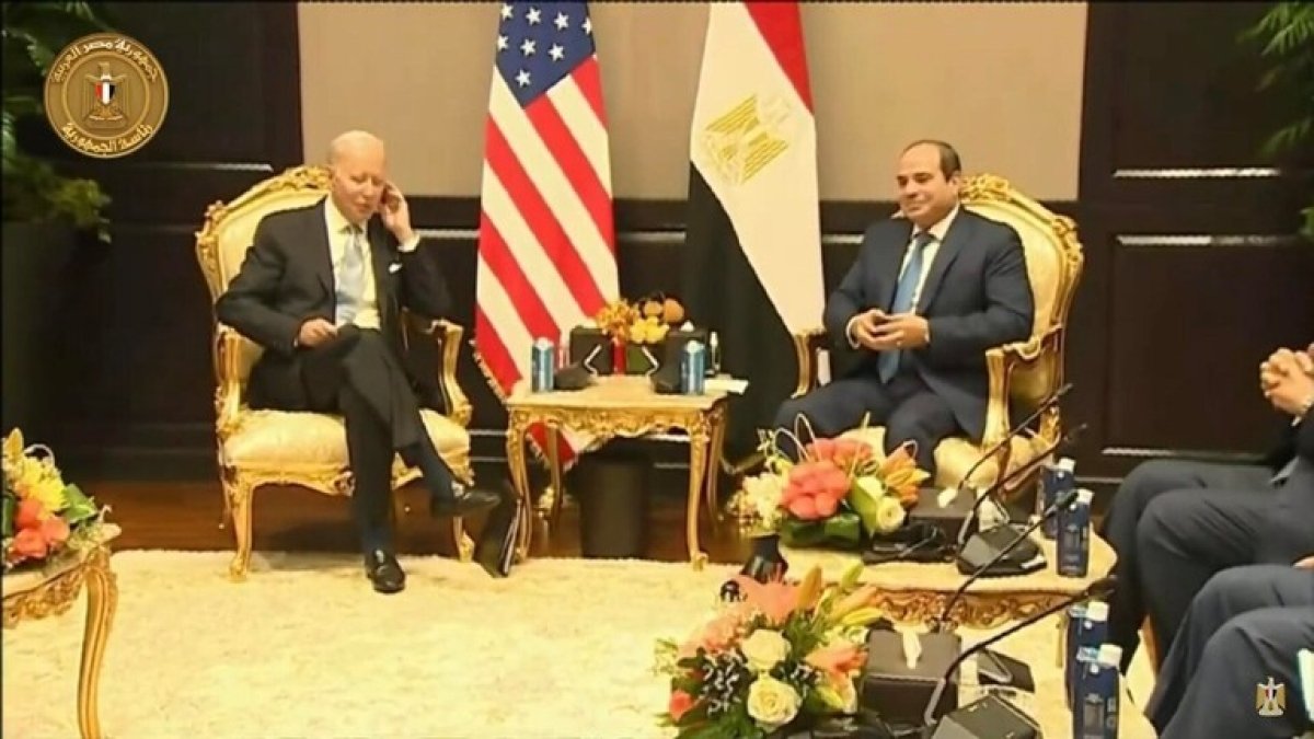 الرئيس السيسي يستقبل "جو بايدن" بمقر قمة المناخ