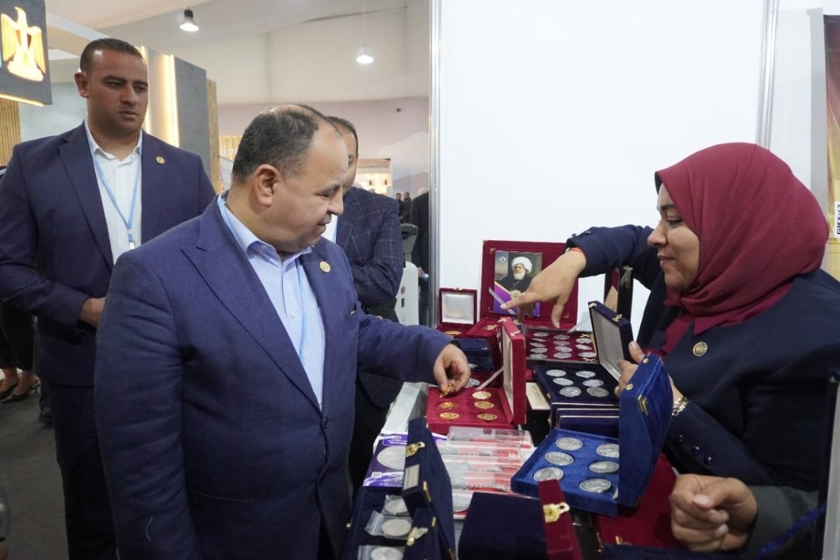 وزير المالية يتفقد معرض سك العملة بالمنطقة الخضراء بشرم الشيخ
