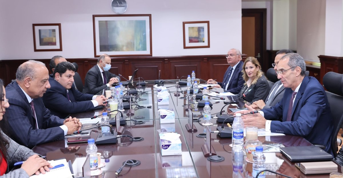 وزيرا قطاع الأعمال والاتصالات يبحثان تعزيز التعاون في التحول الرقمي