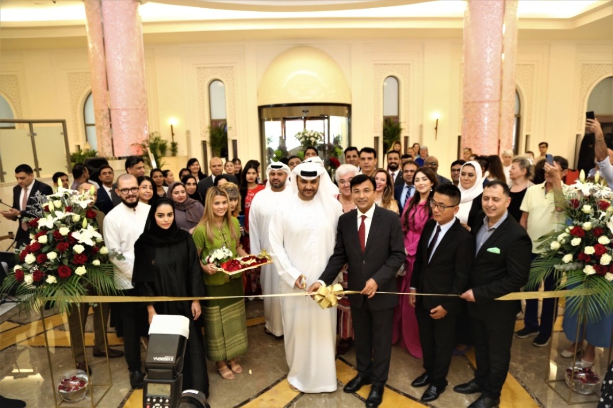 معرض فني بعجمان يحتضن 21 عملاً فنياً مُلهماً 