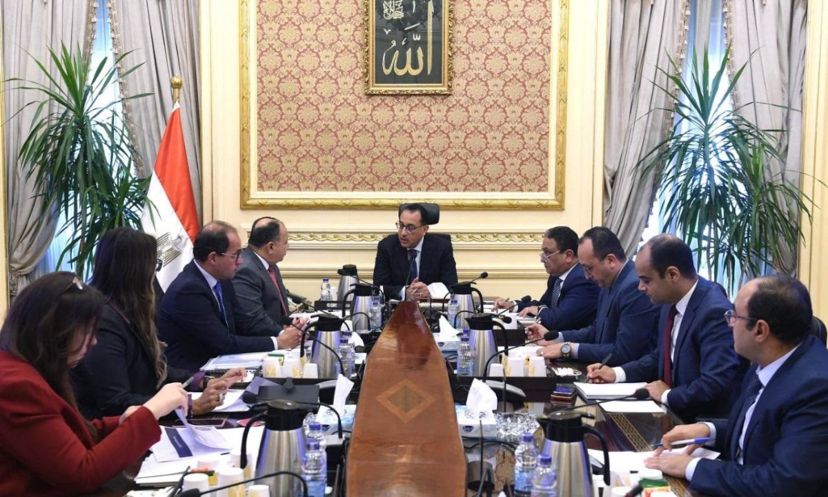 رئيس الوزراء يستعرض  التقديرات الأولية للموازنة العامة للعام المالي الحالي 