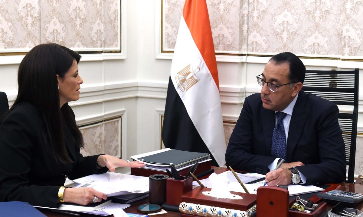 مدبولي يبحث مع المشاط نتائج لقاءاتها ومبادرات "التعاون الدولي" خلال قمة المناخ