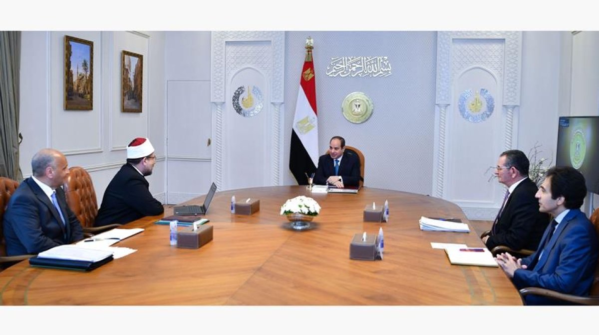الرئيس السيسي يجتمع مع وزير الأوقاف