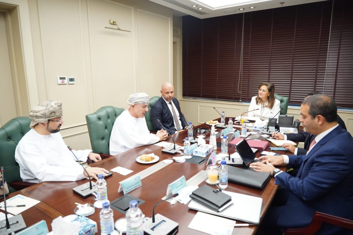 وزيرة التخطيط تناقش سبل التعاون مع شركة بورصة مسقط