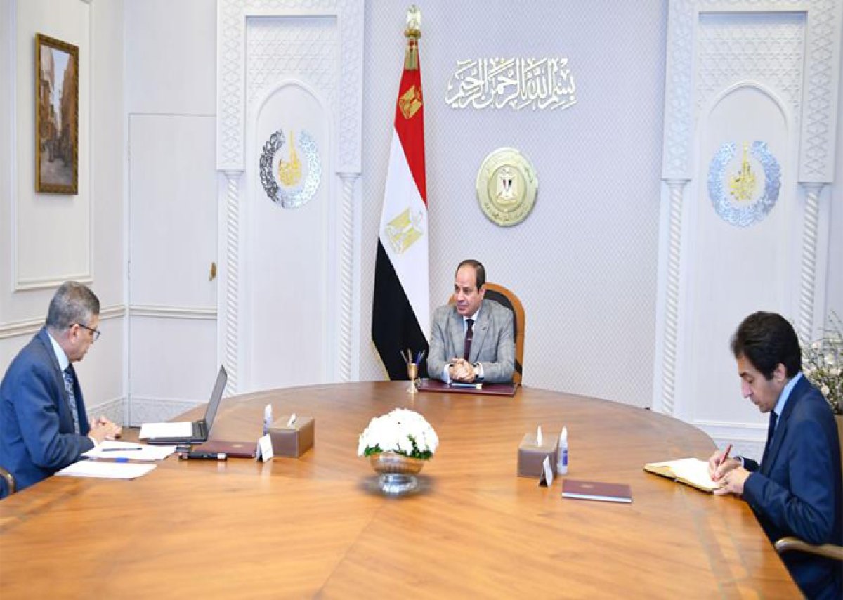 الرئيس السيسي يتابع نشاط هيئة قناة السويس