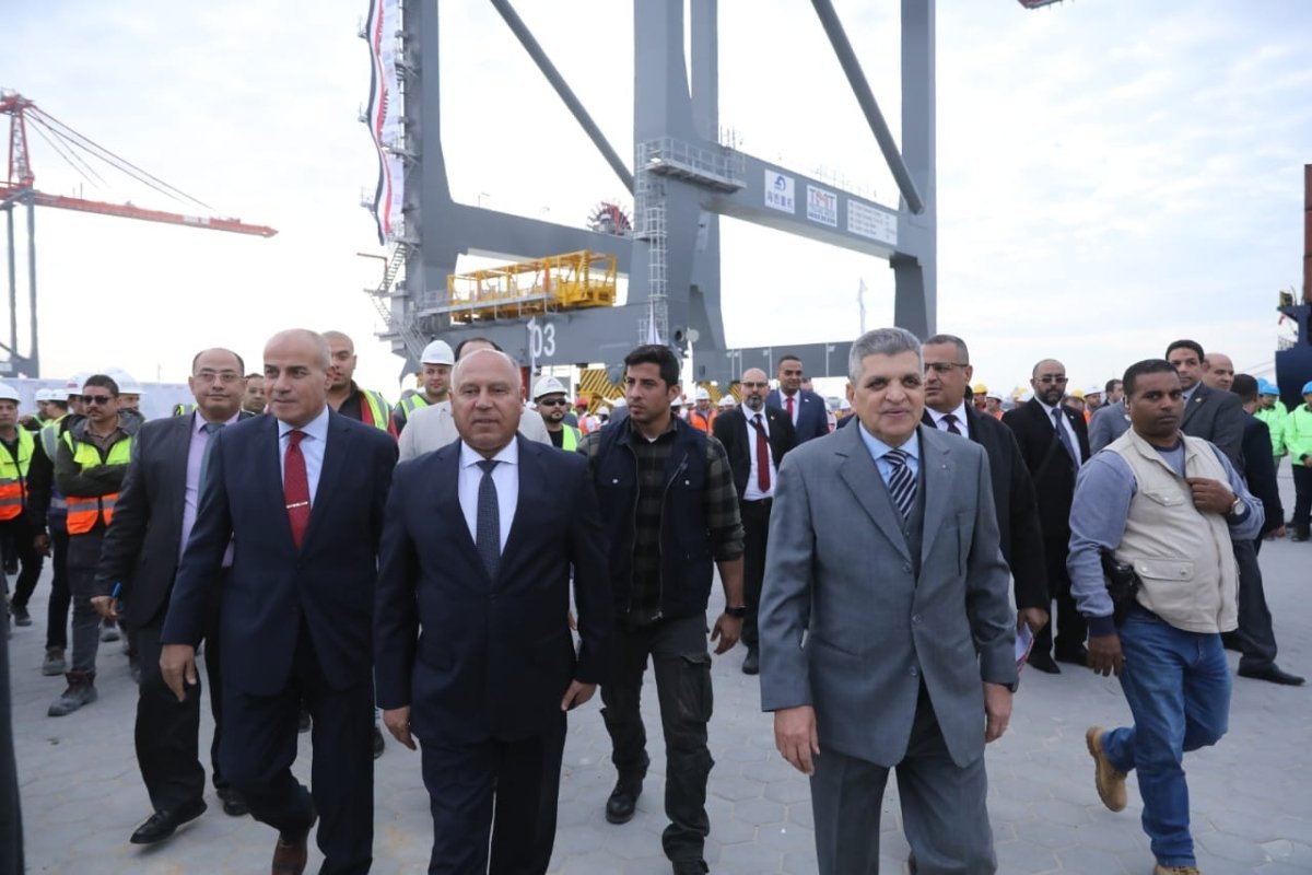 وزير النقل يتفقد أعمال التجهيز و الإعداد للتشغيل التجريبي لمحطة تحيا مصر بميناء الإسكندرية