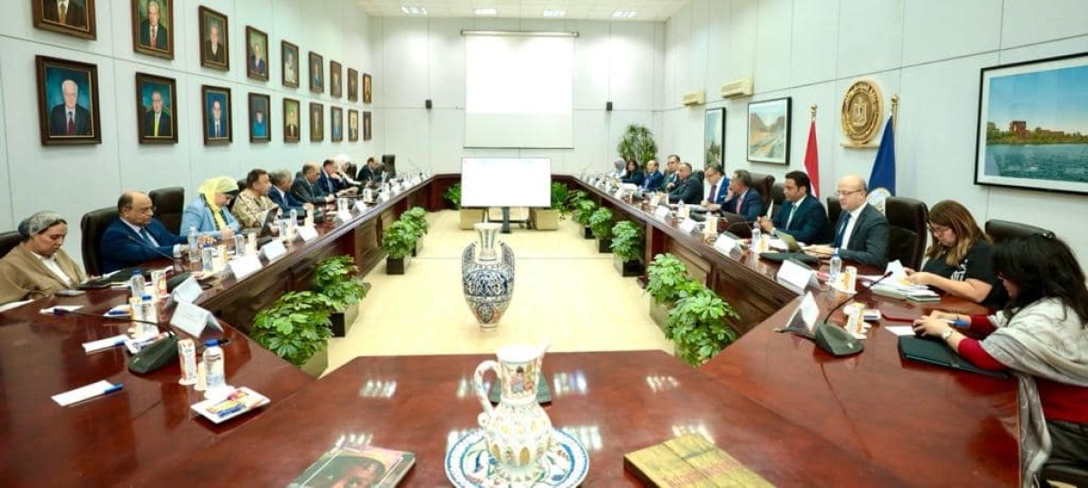 وزير السياحة والآثار يترأس اجتماع مجلس إدارة هيئة المتحف المصري الكبير