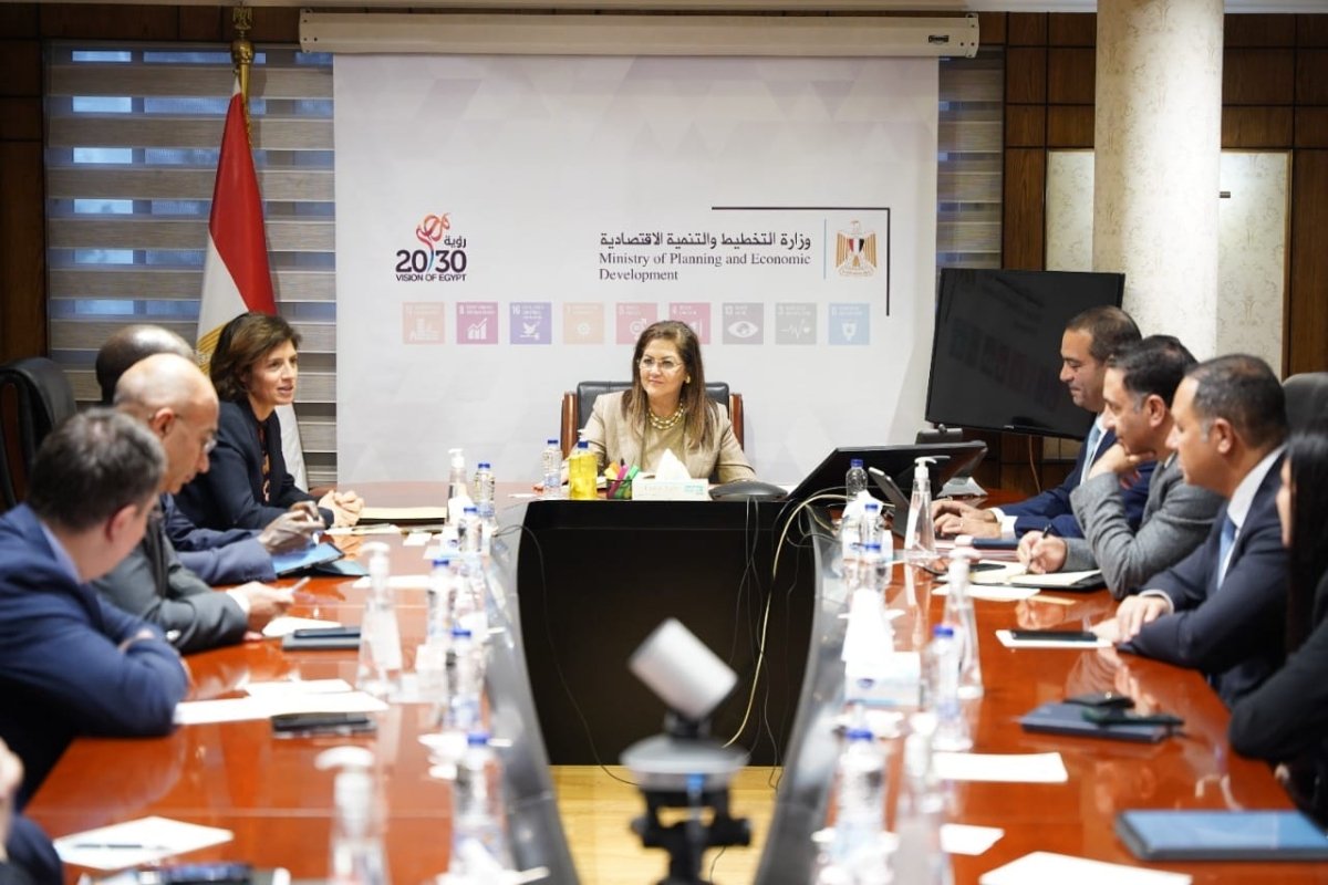 وزيرة التخطيط والتنمية الاقتصادية تبحث سبل التعاون مع مجموعة أورانج العالمية