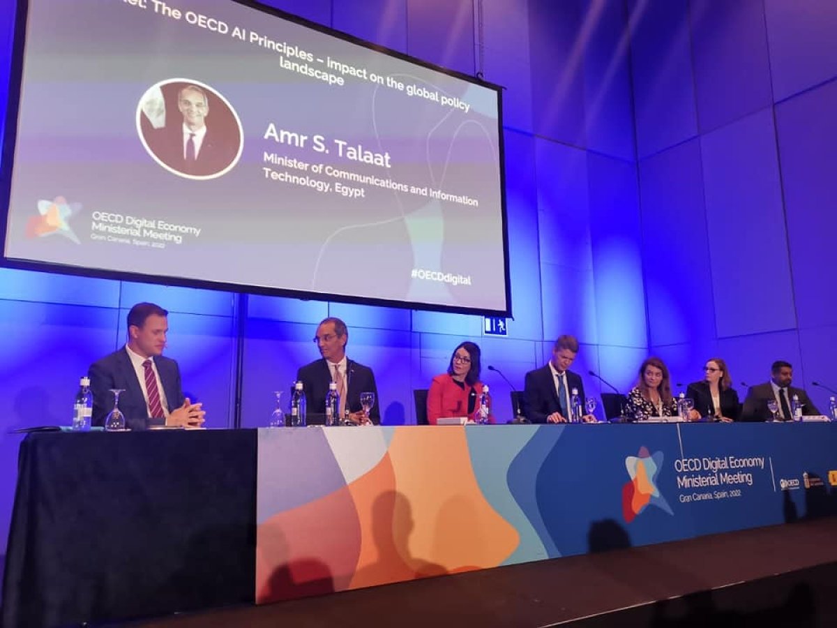 وزير الاتصالات: نتعاون مع المجتمع الدولى فى تنفيذ الاستراتيجية الوطنية للذكاء الاصطناعى