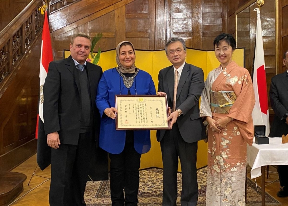 تتويج مدربة الإيكيبانا "منى اللبان" بشهادة تقدير وزير الخارجية الياباني