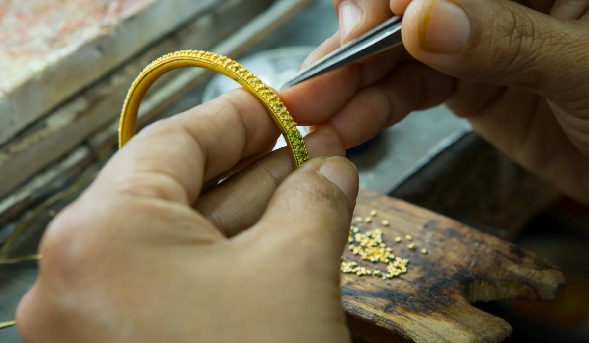 عاجل: التموين تصدر تشكيل لجنة لتطوير ورش ومصانع المشغولات الذهبية