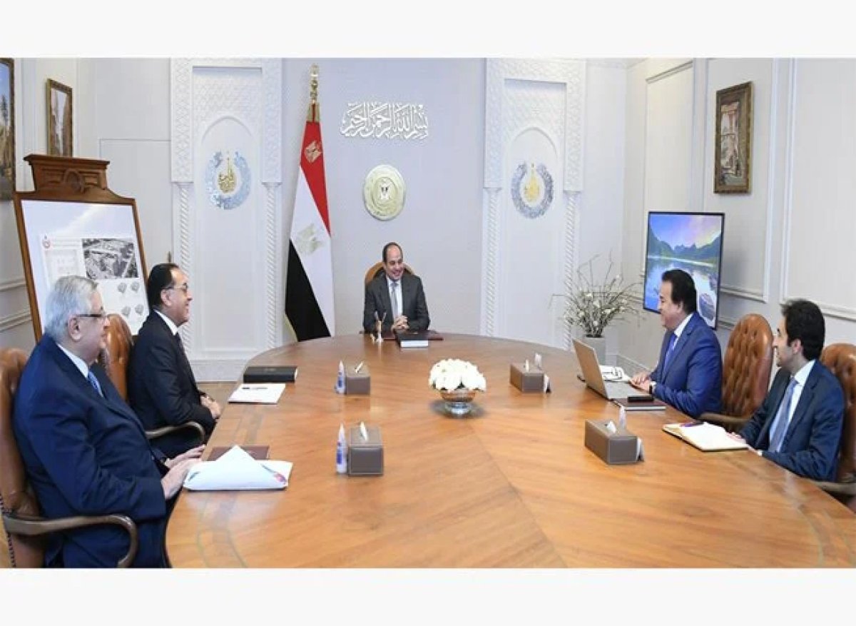 الرئيس السيسي يتابع مبادرات الصحة العامة وتطوير الخدمات الصحية في وحدات الرعاية الأساسية