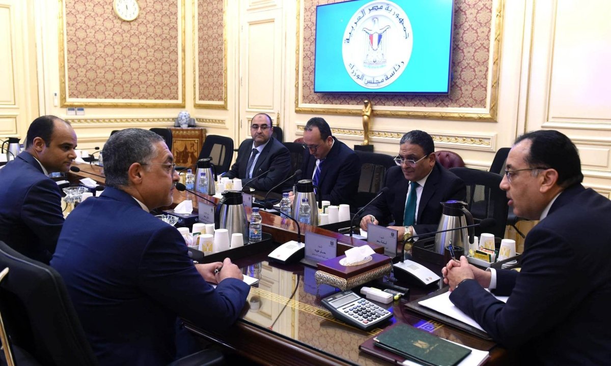 مدبولي يلتقي الرئيس التنفيذي للهيئة العامة للاستثمار والمناطق الحرة