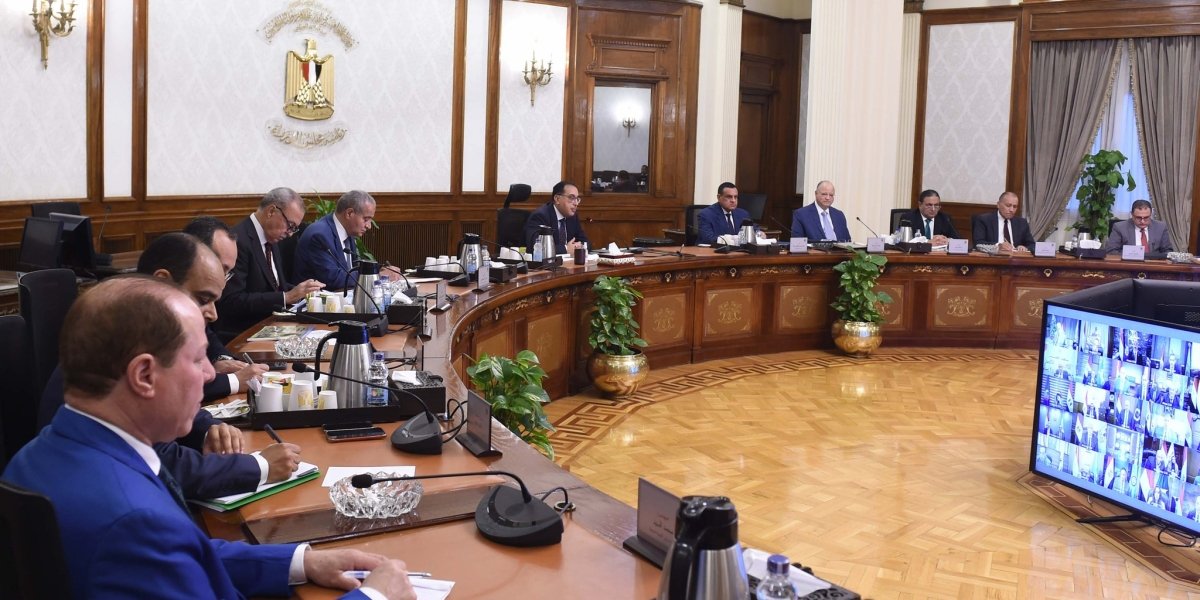 رئيس الوزراء يكلف بالتعامل بمنتهى الحسم مع أى محاولة لتعطيش الأسواق أو إخفاء السلع