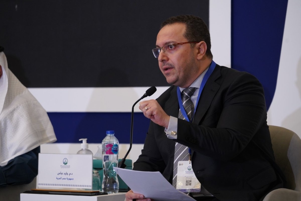 معاون وزير الاسكان يتقدم بورقة بحثية تحت عنوان "مدن الجيل الرابع في مصر: نحو مدن ذكية مستدامة"